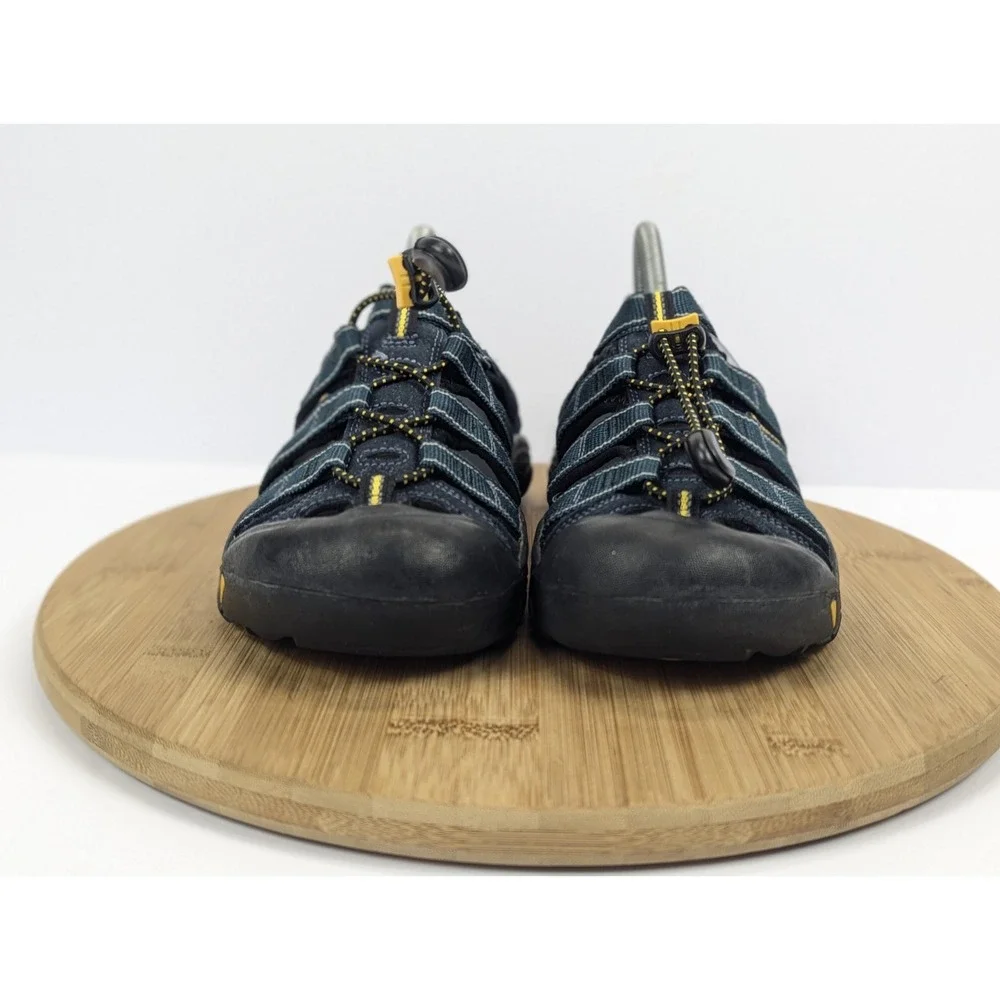 Keen‎ Newport H2 Mens 5 Sandals Hiking Cap Toe Waterproof Camping Green Outdoor